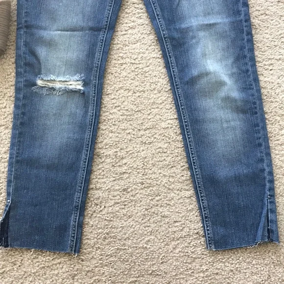 Distressed Ankle Length Jeans - Picture 7 of 8
